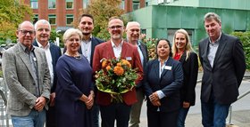 Viele gute Wünsche zum Start: CKQ-Geschäftsführer Ralph Ehring gemeinsam mit der Unternehmensleitung und Vertretern des Aufsichtsrates.