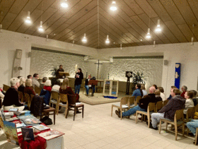 Leseabend des Hospizvereins "Leben bis zuletzt" in der Kapelle Arche