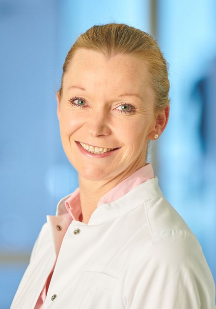 Dr. Christine Schulze-Hillert Dr. Christine Schulze-Hillert